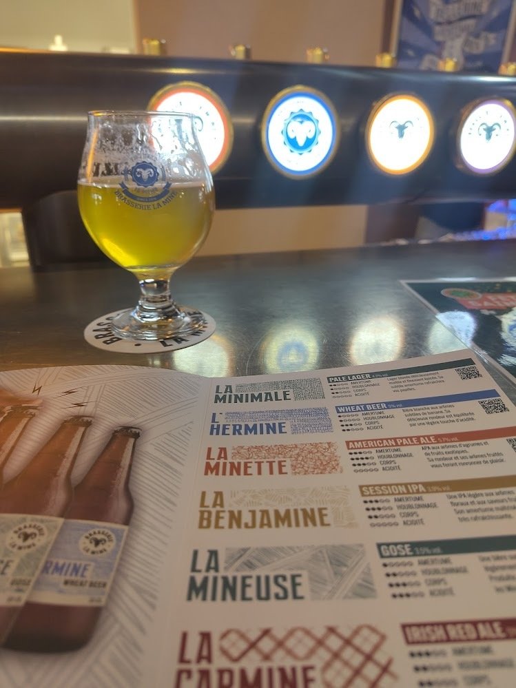 David Bonjour devant des barriques